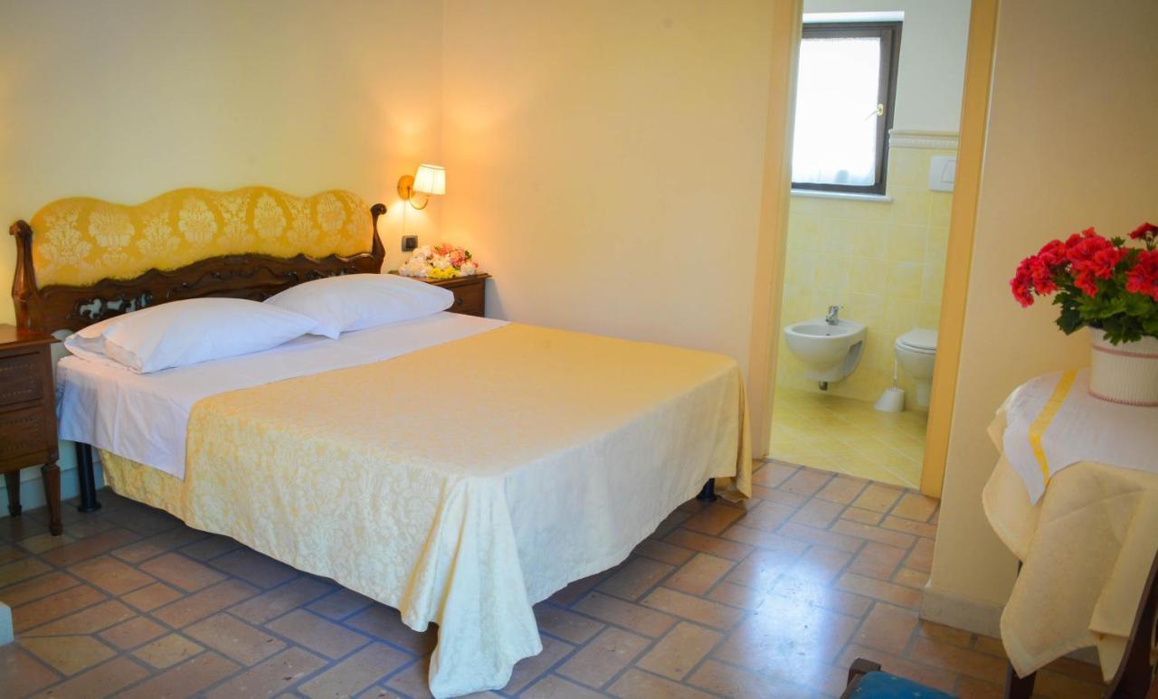 Hotel Velia Mare Numana Esterno foto